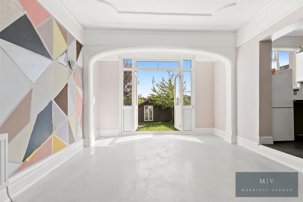 Property photo 3 of 12 Blenheim Park Road 11A MV-6.Jpg