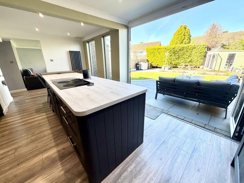 Property photo 3 of 27 Kitchen