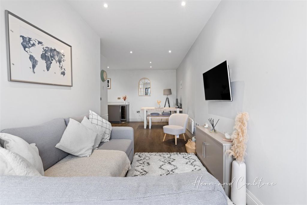 Property photo 2 of 20 The Lindens, Cardiff, Herncrabtree (8).Jpg