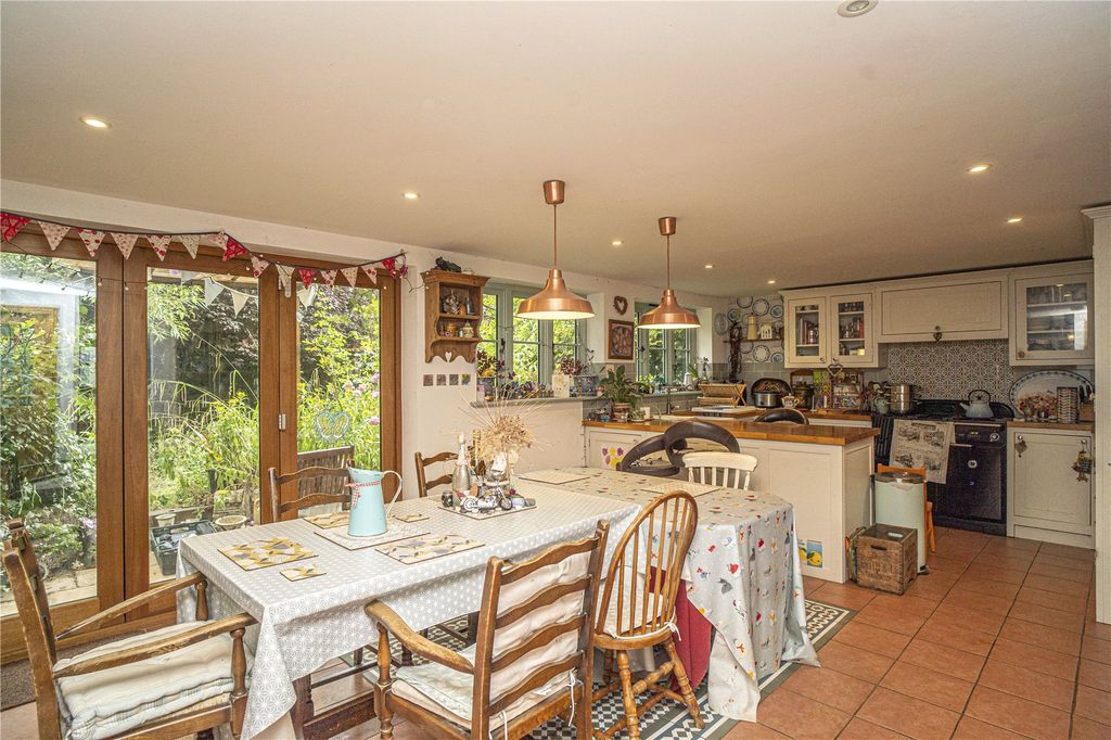 Property photo 2 of 16 Kitchen/Reception