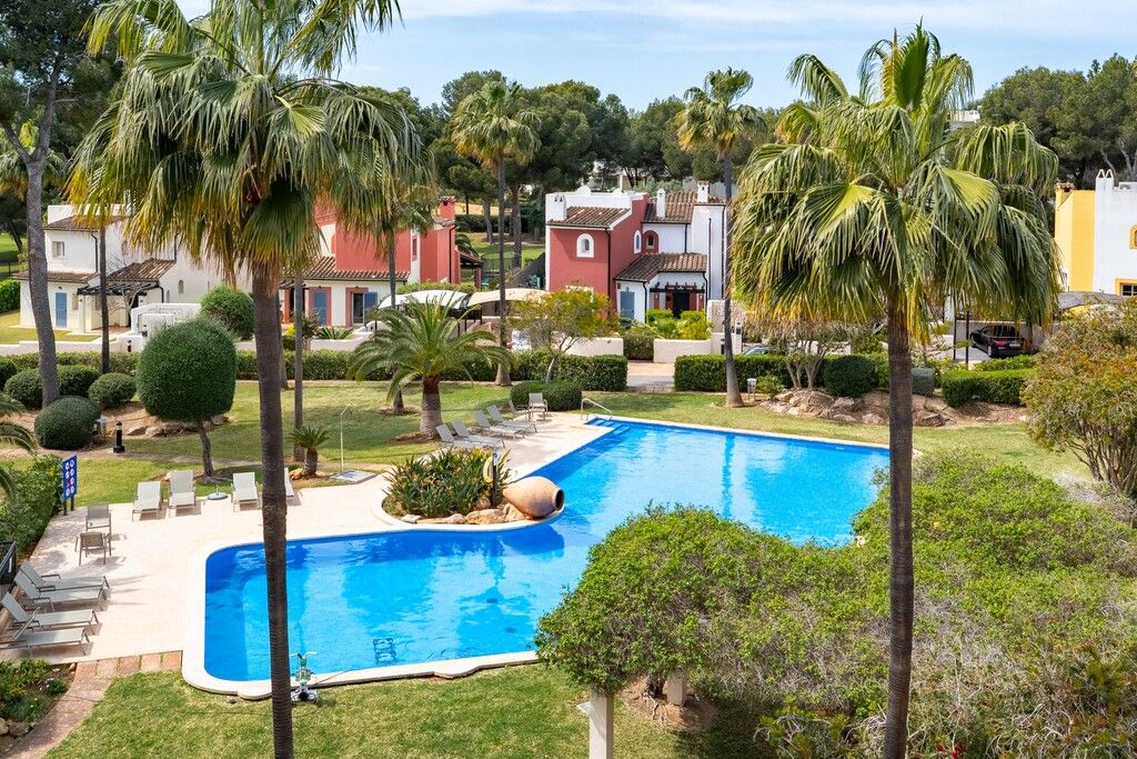 Property photo 1 of 20 Communal Pool