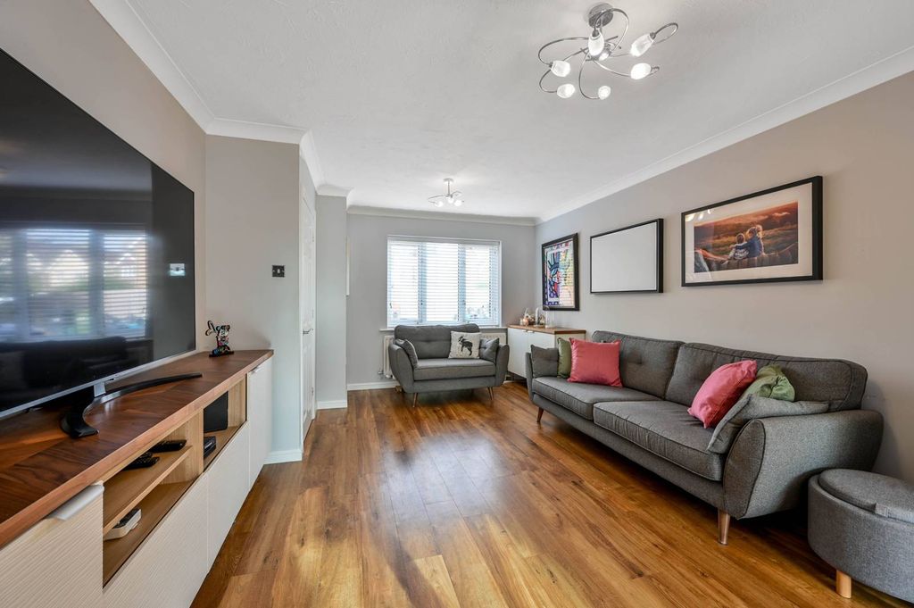 Property photo 3 of 27