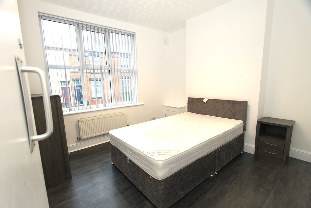 Property photo 1 of 6 Photo 5