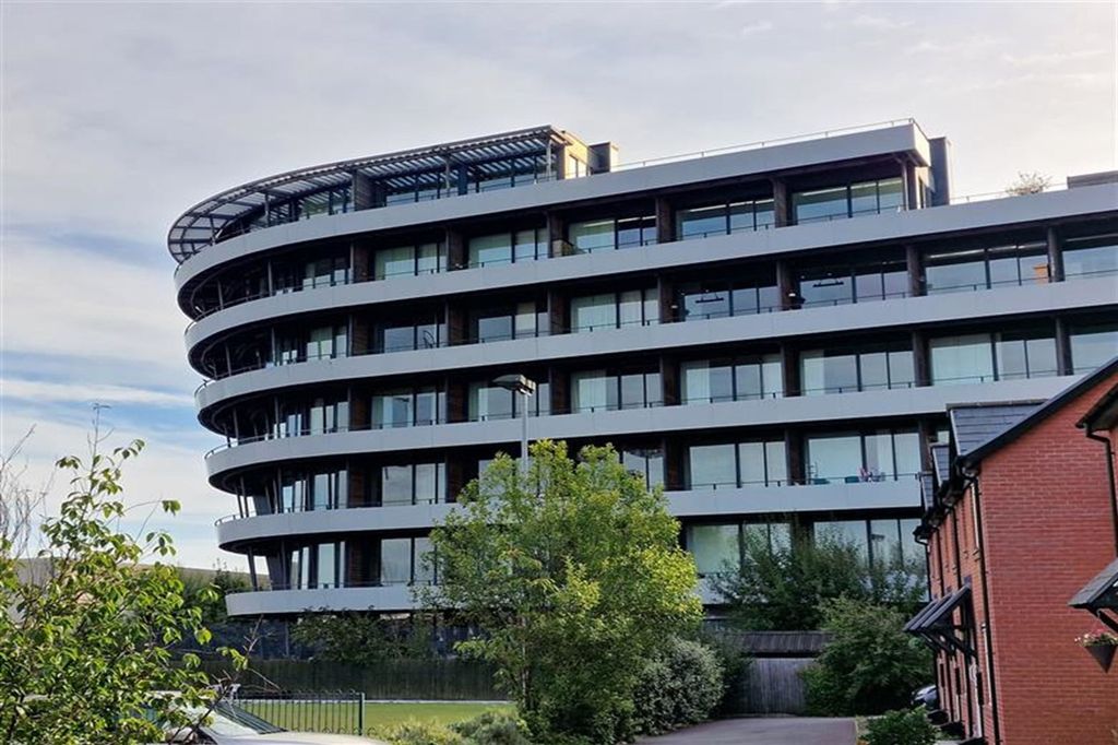 Property photo 2 of 17 (Main)