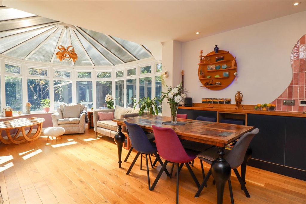 Property photo 3 of 25 Breakfast Room