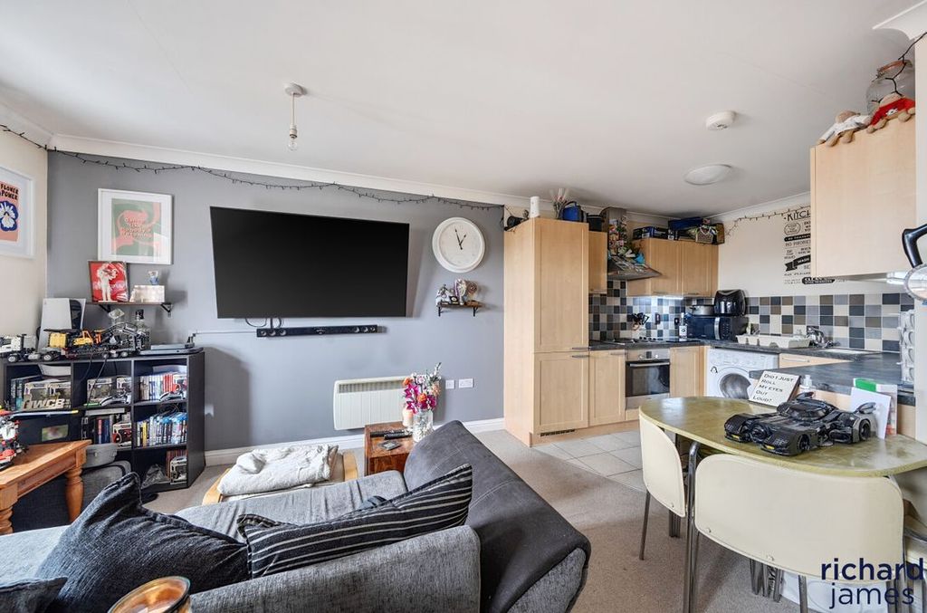 Property photo 3 of 13 41A1980Db8B84451A982Dba8234673d2