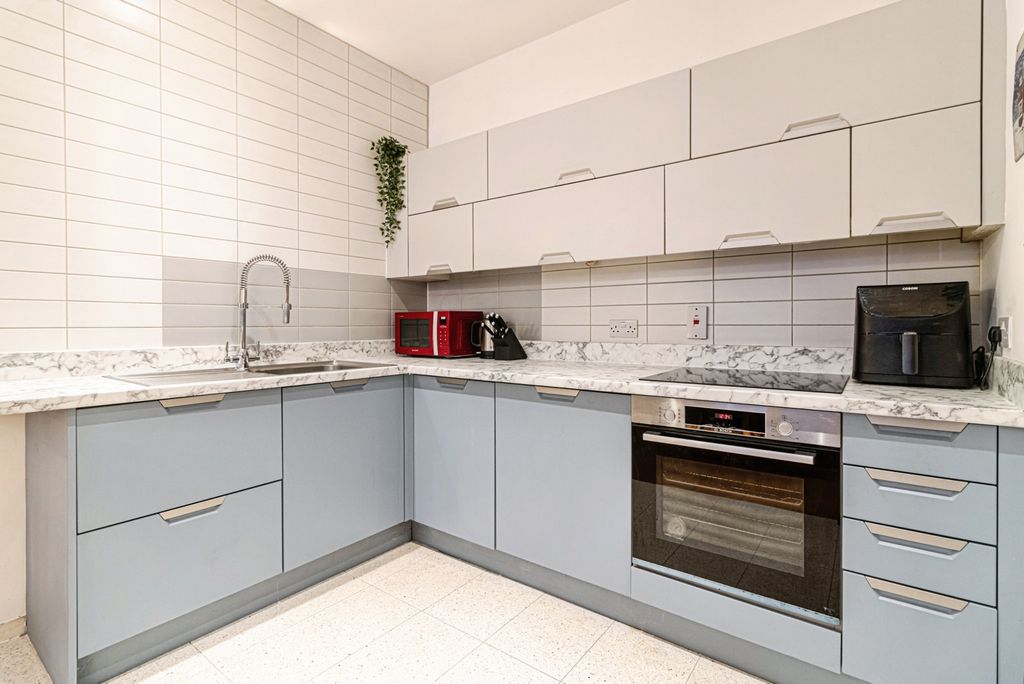 Property photo 3 of 30 Photo