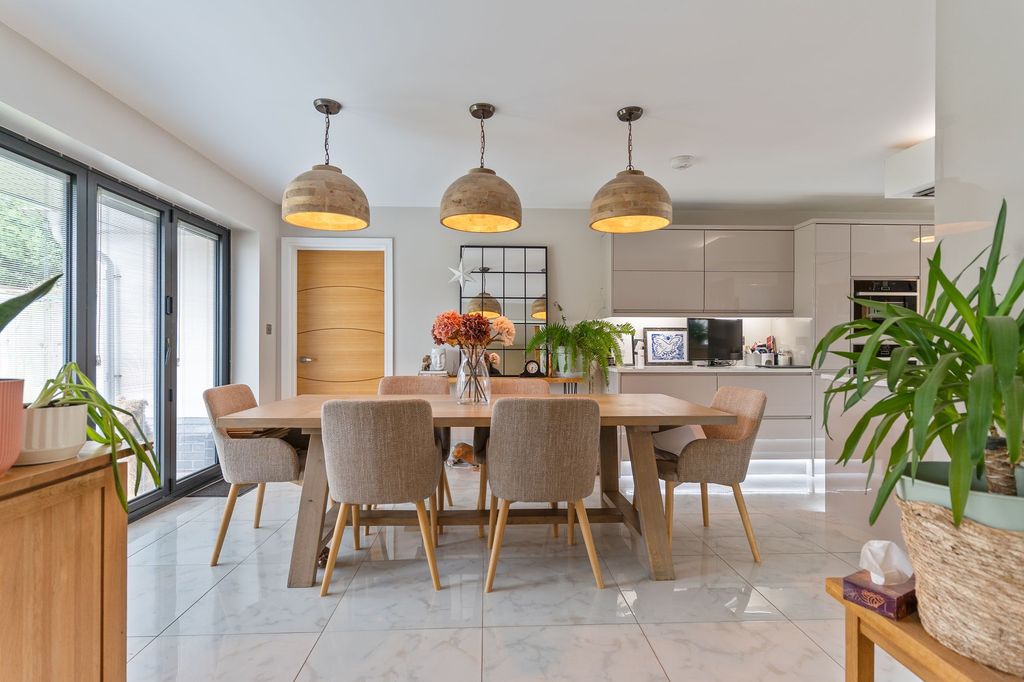 Property photo 3 of 32