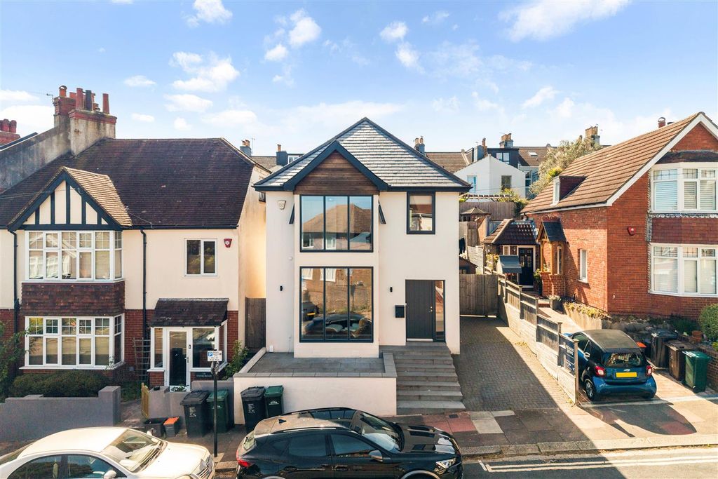 Property photo 1 of 24 1 Tivoli Road -1.Jpg