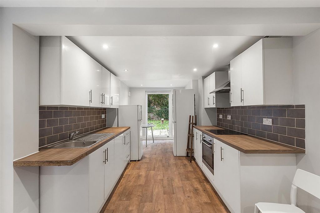 Property photo 2 of 23