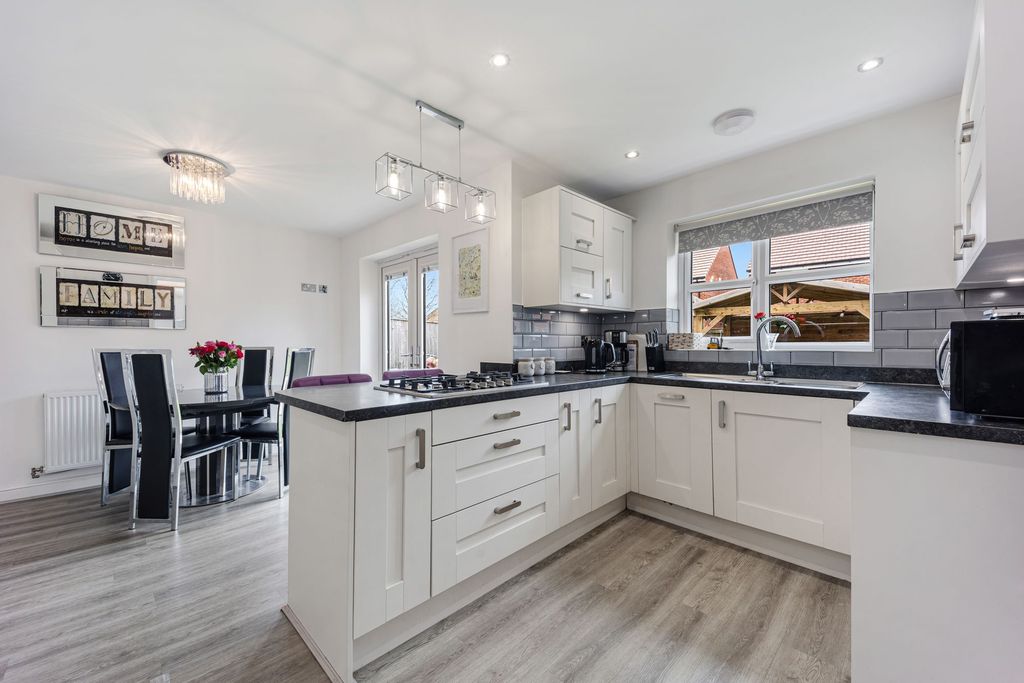 Property photo 3 of 35