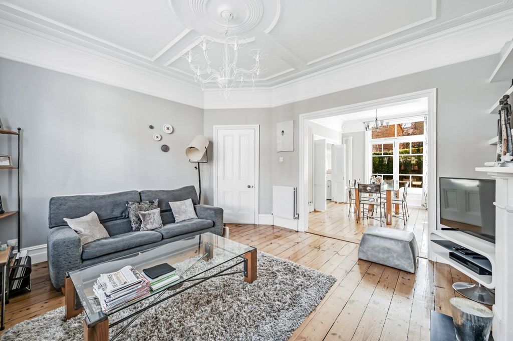 Property photo 1 of 19 19 Gainsborough Road-4.Jpg