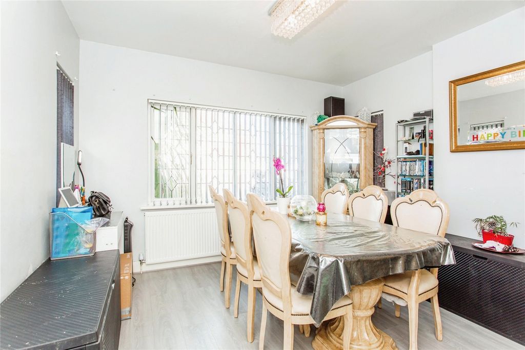 Property photo 3 of 17 Dining Room