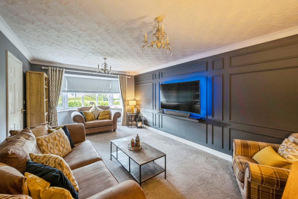 Property photo 2 of 19 Lounge