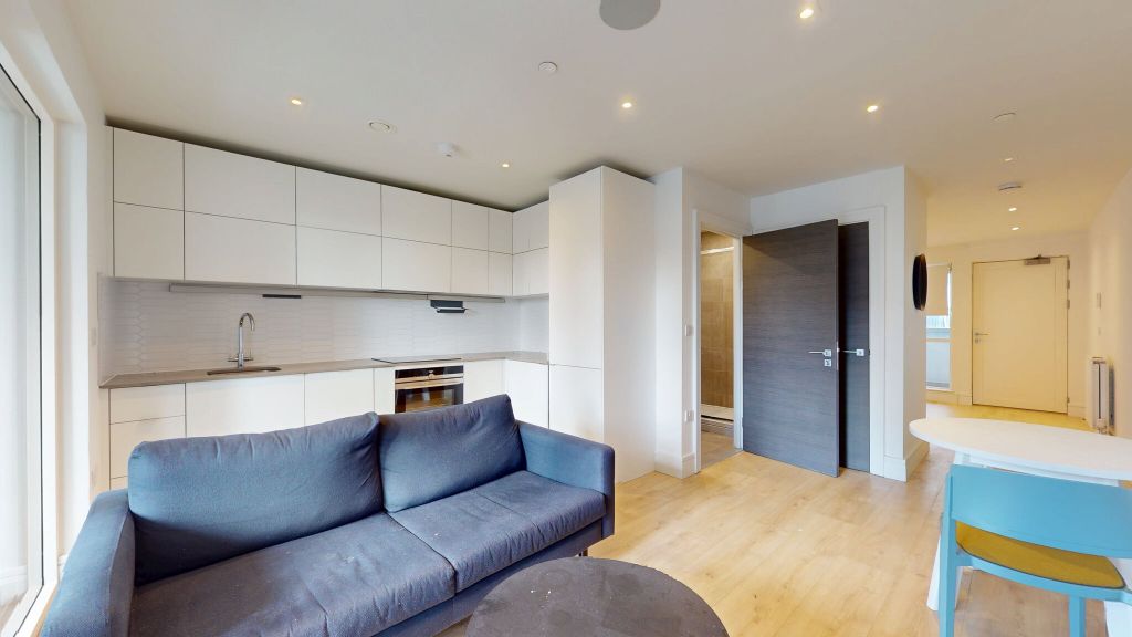 Property photo 1 of 18 Living Room