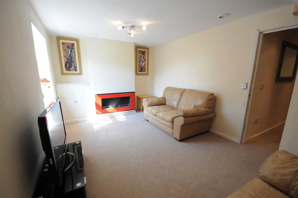 Property photo 2 of 10