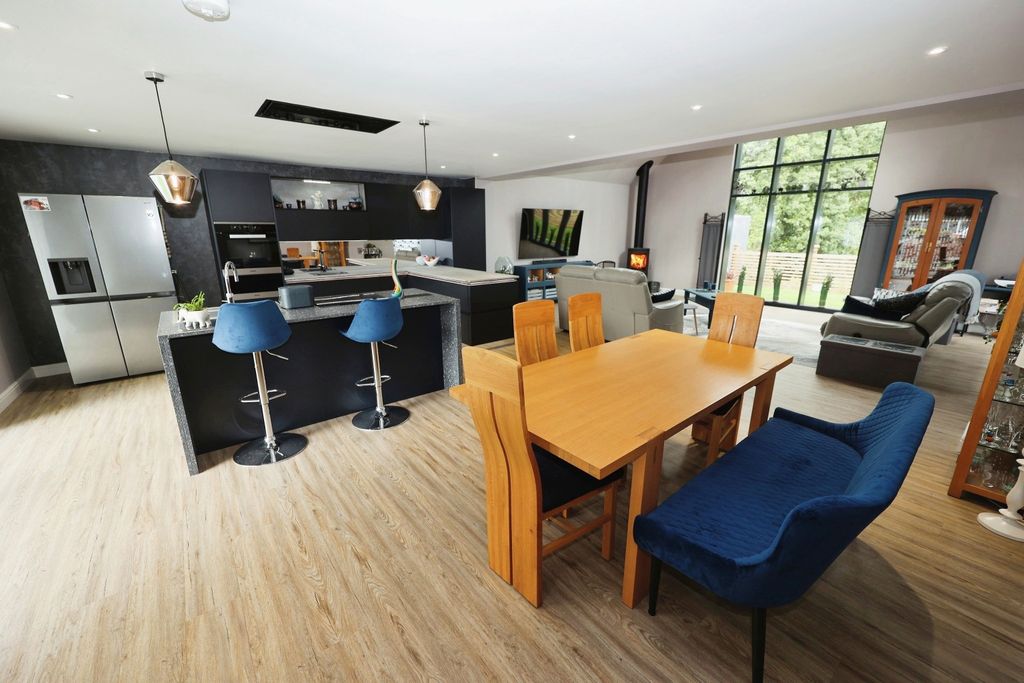 Property photo 1 of 35 4164291