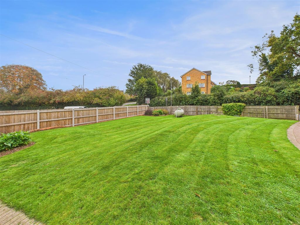 Property photo 2 of 17 Cam02453G0-Pr0199-Still017.Jpg