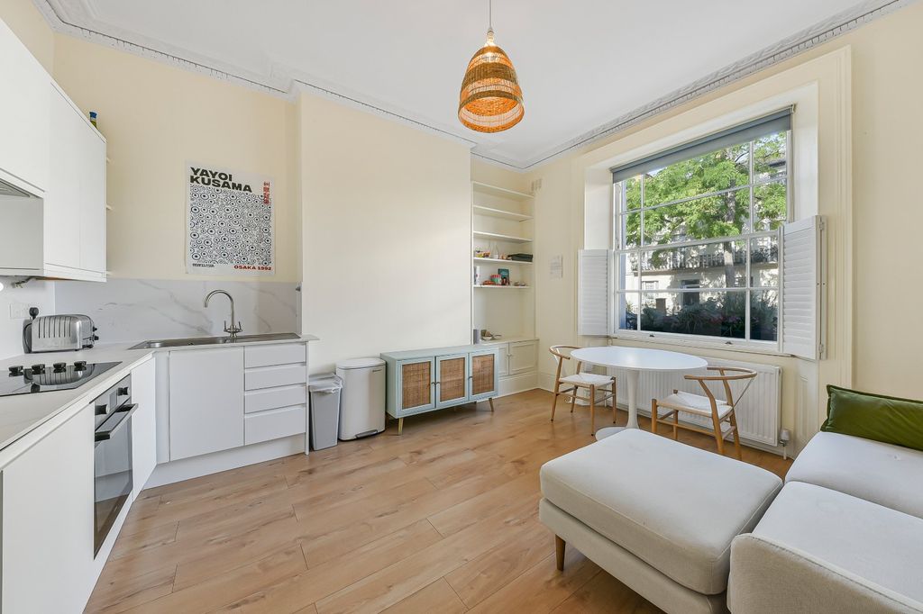 Property photo 1 of 6 Kitchen/Reception