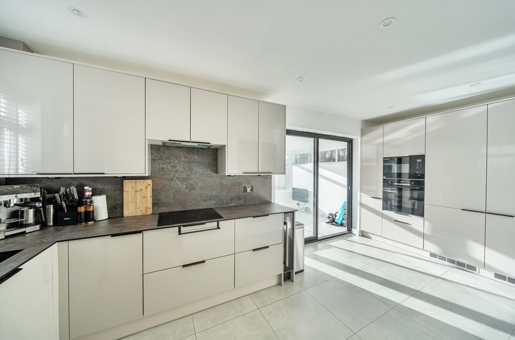 Property photo 3 of 15 1398016-21-696A3B...