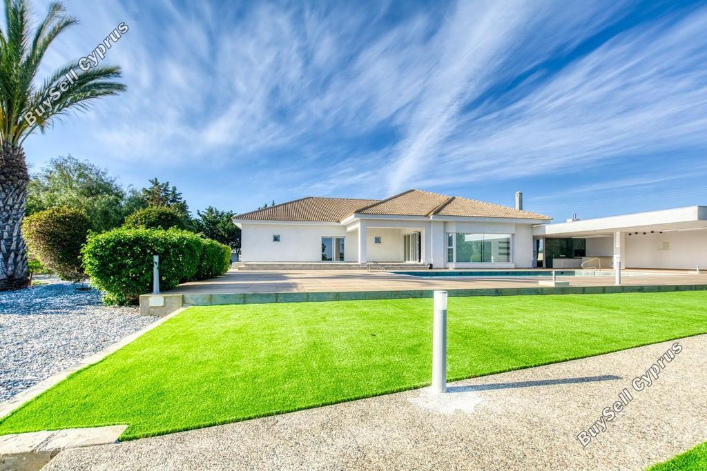 Property photo 2 of 35