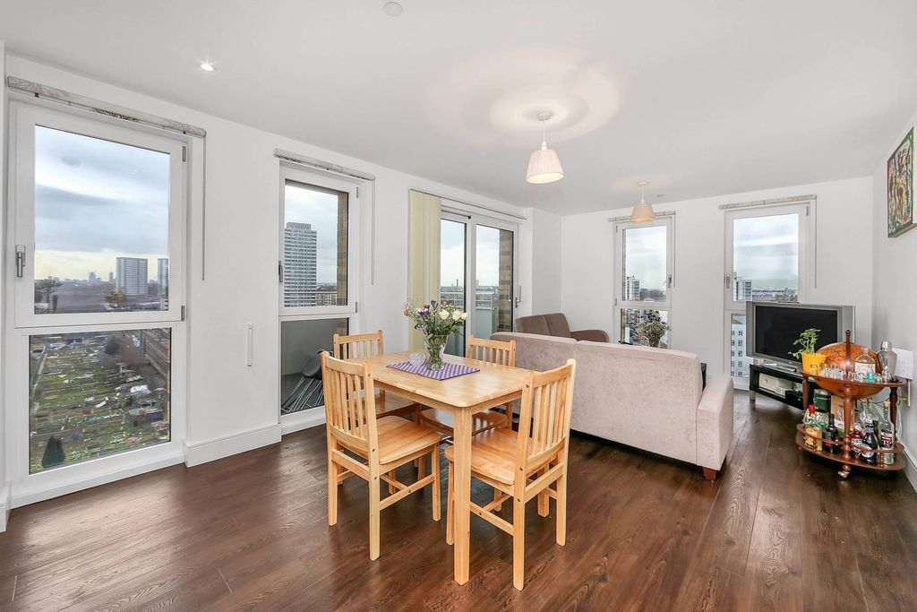 Property photo 3 of 12