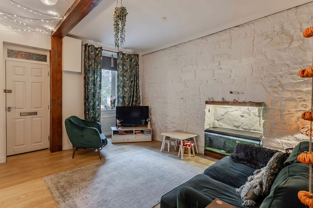 Property photo 3 of 12 Living Room/Diner