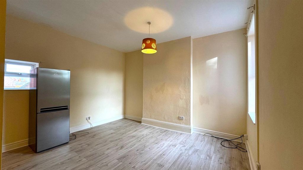 Property photo 2 of 6 Lounge (2).Jpg