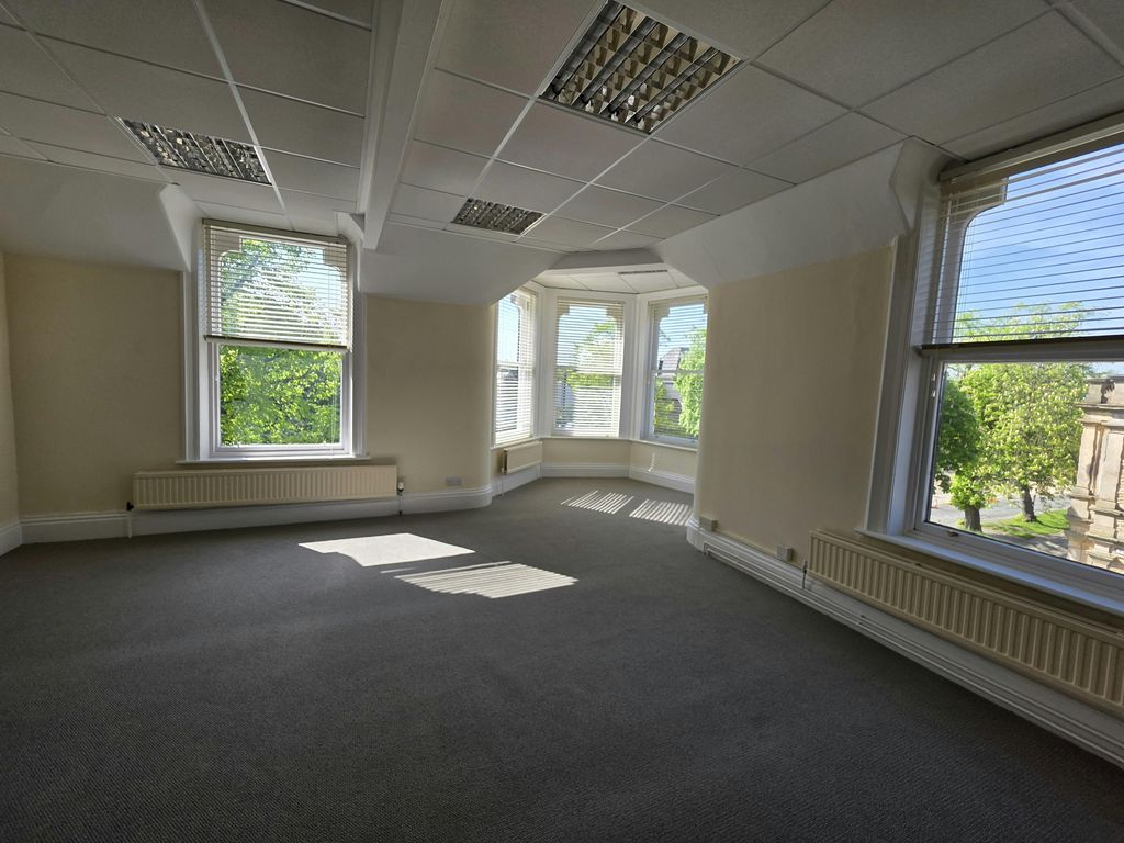 Property photo 2 of 8 1000043296.Jpg