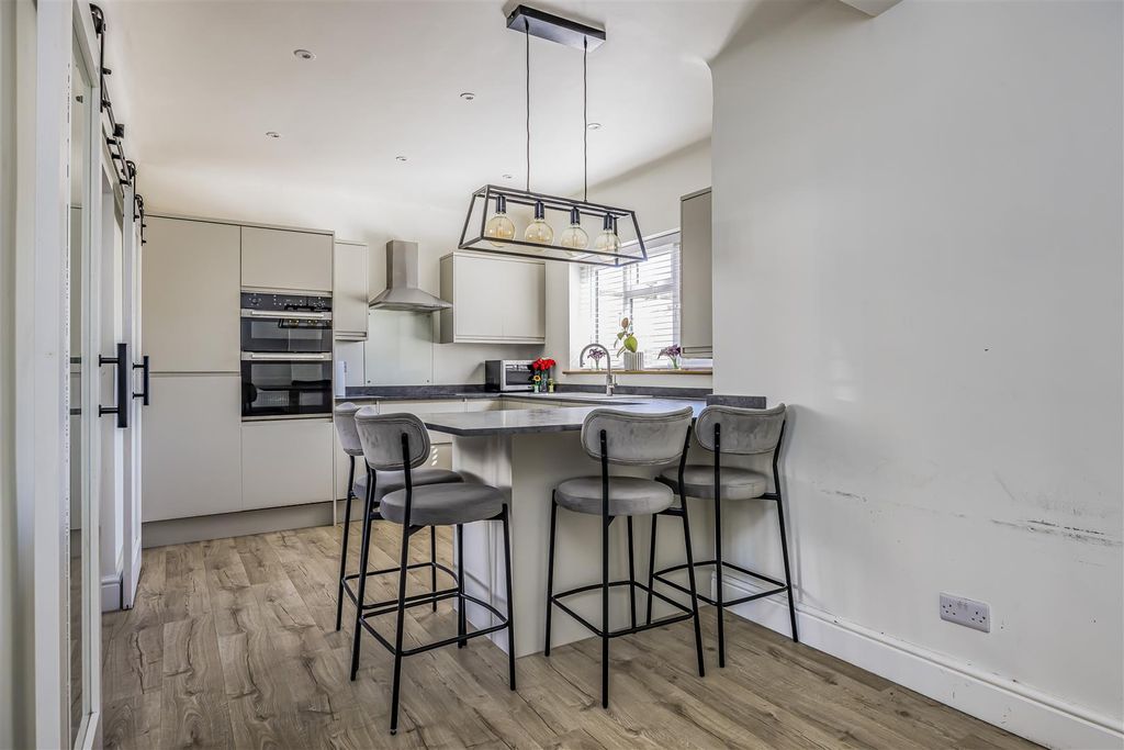 Property photo 3 of 18 73 Kimbolton Road, Baffins-Porticomarketing-Soldby