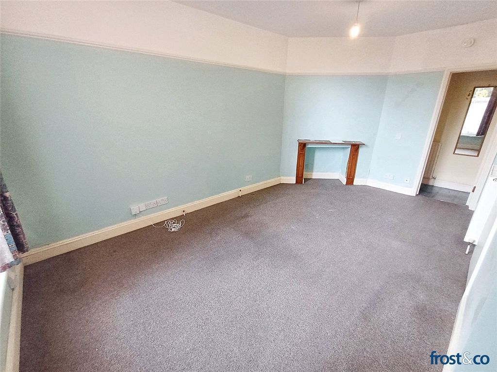 Property photo 2 of 7 Living Room/Bedroom