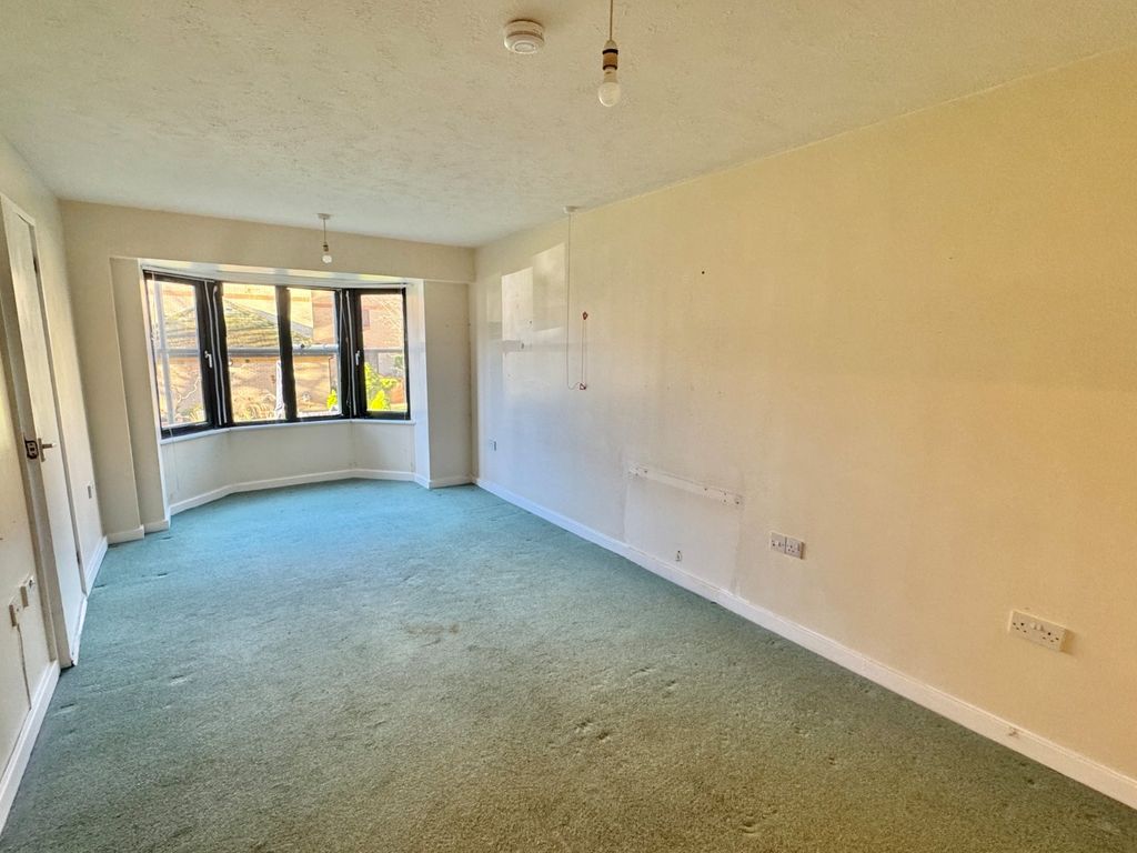 Property photo 2 of 10 Living Room