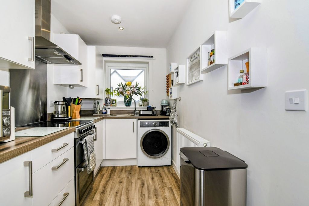 Property photo 2 of 21 Kitchen