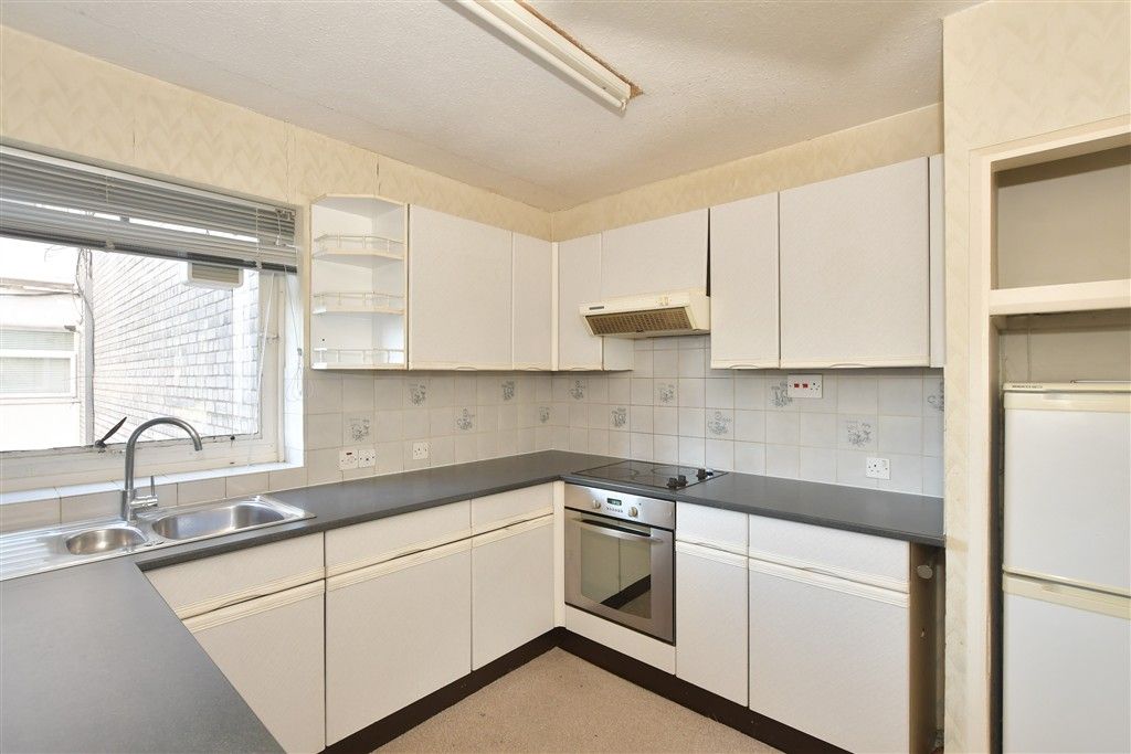 Property photo 2 of 9 Kitchen