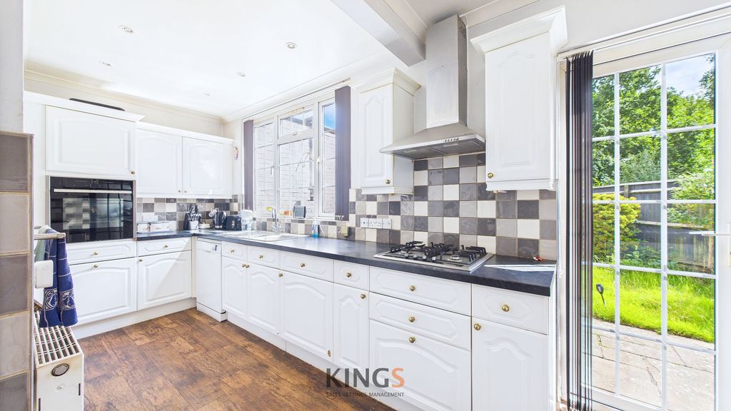 Property photo 3 of 19 Kitchen