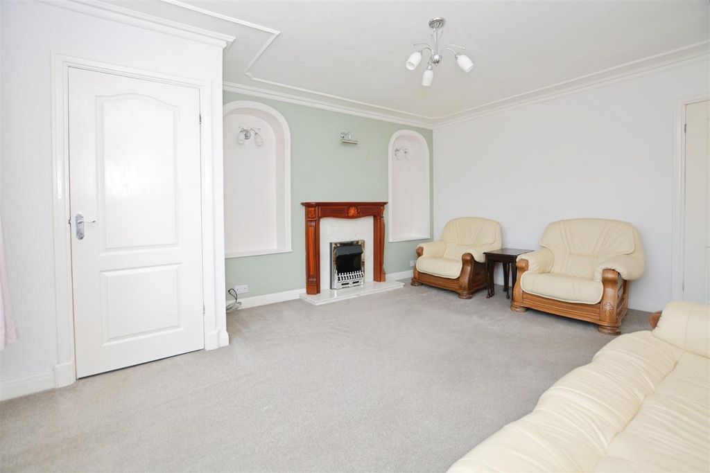 Property photo 3 of 16 Living Room