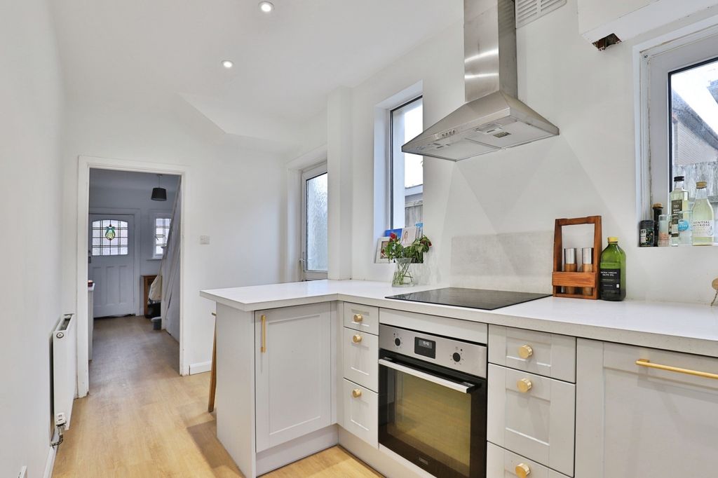 Property photo 3 of 17 Photo