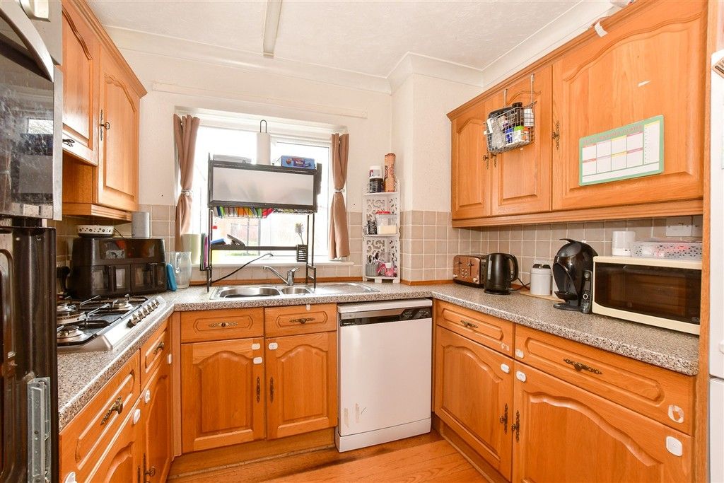 Property photo 3 of 12 Kitchen