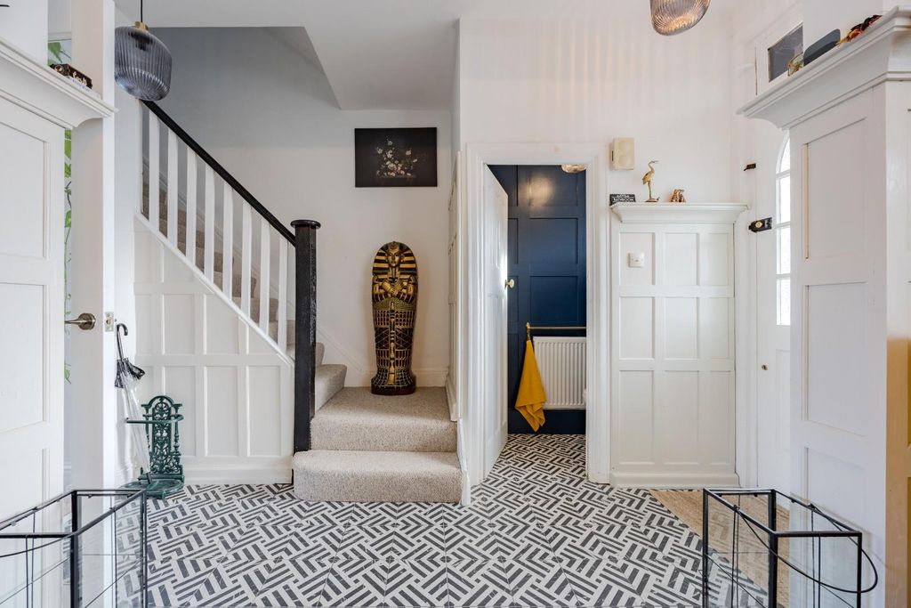Property photo 3 of 31 Entrance