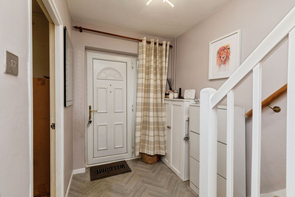 Property photo 2 of 19 Entrance Hallway