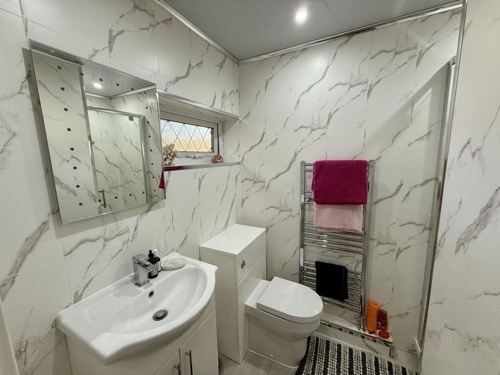 Property photo 2 of 3 En-Suite