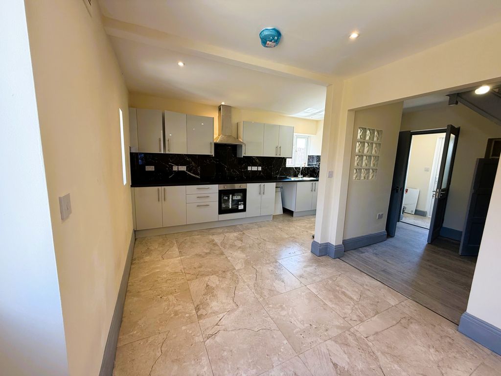Property photo 2 of 11 11