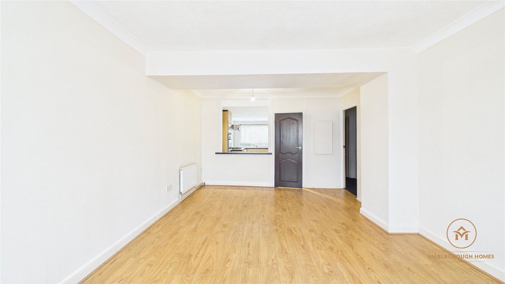 Property photo 2 of 14 Reception Room Ig7