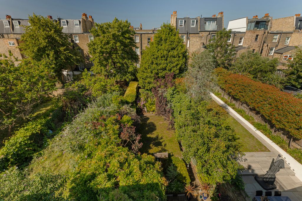 Property photo 2 of 11