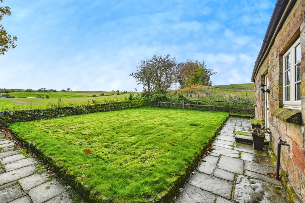 Property photo 2 of 18 Garden: