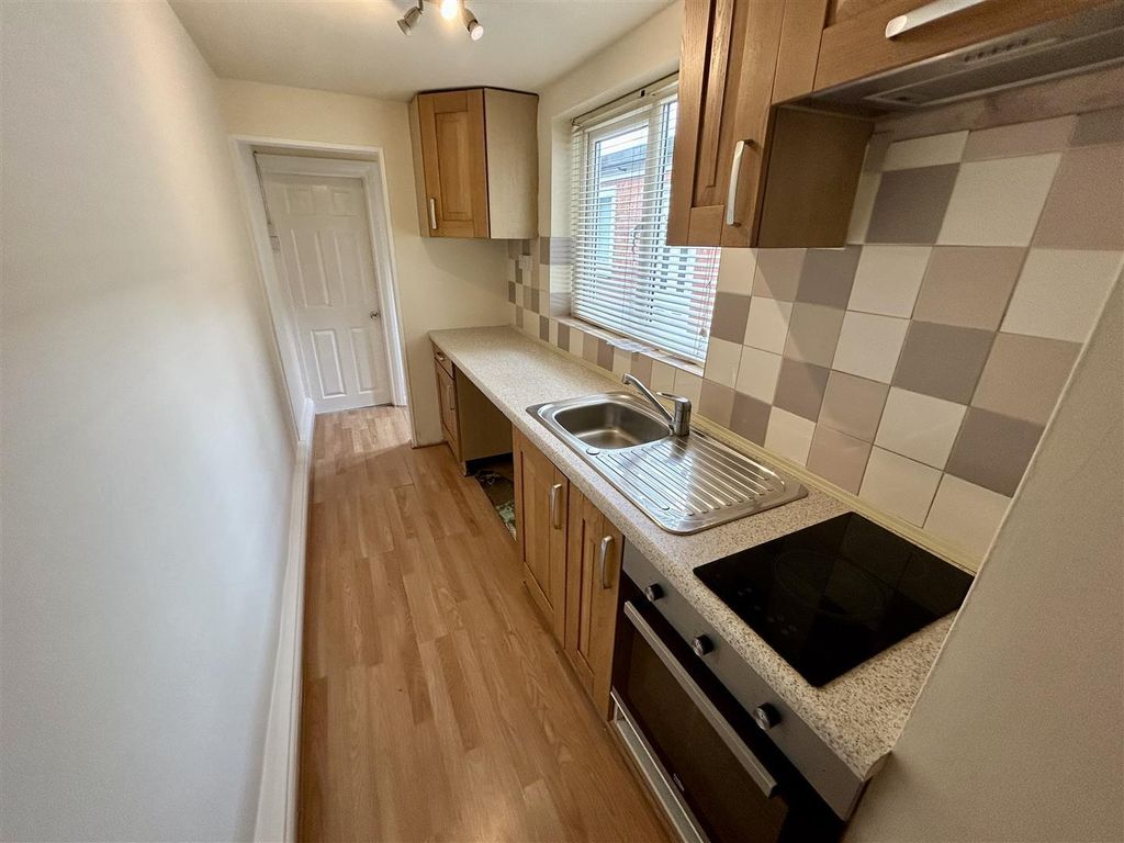 Property photo 3 of 13 Kitchen