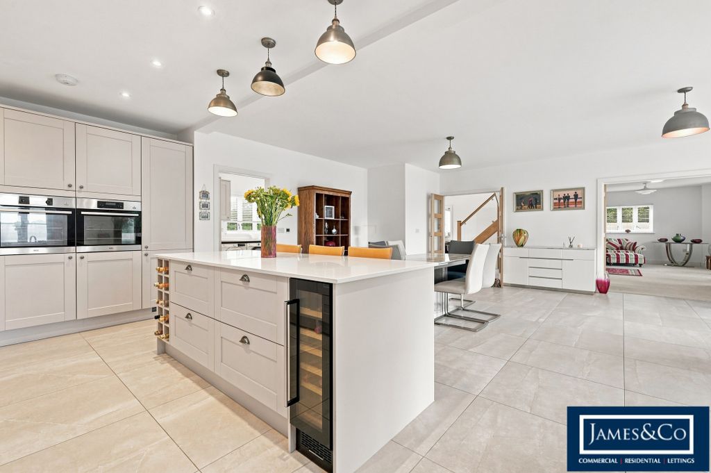Property photo 3 of 23 Radleylodgej