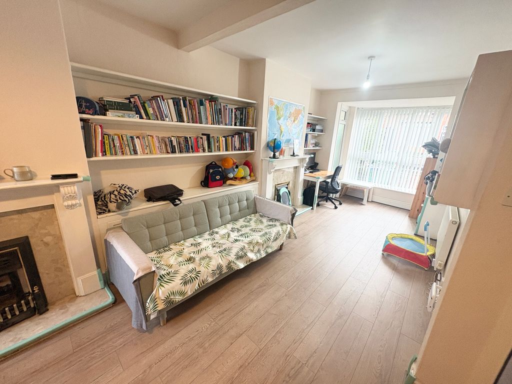 Property photo 2 of 9