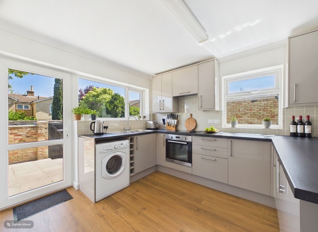 Property photo 3 of 19 Kitchen Virtual- Mark Stephens Ewemove Newmarket A