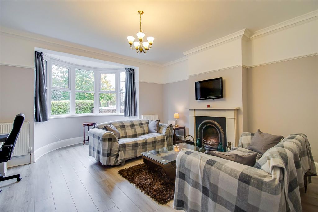 Property photo 3 of 25 Lounge